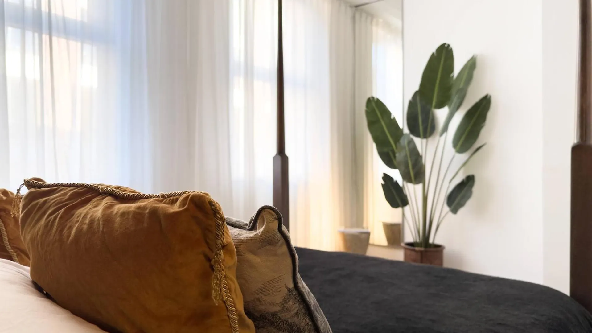 Tranquil Oasis W 100Inch Cinema & Hammock, By The Design Traveller Apartment London United Kingdom