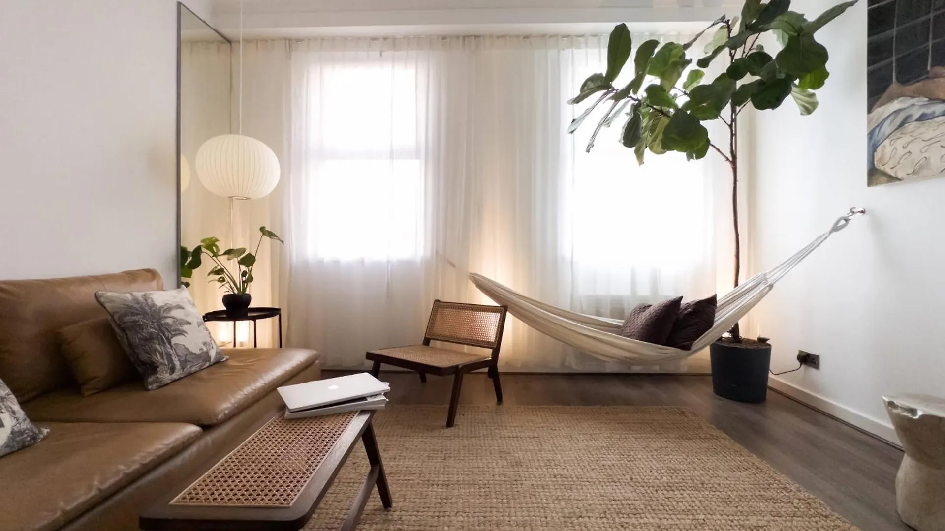 Tranquil Oasis W 100Inch Cinema & Hammock, By The Design Traveller Apartment London 0*,  United Kingdom